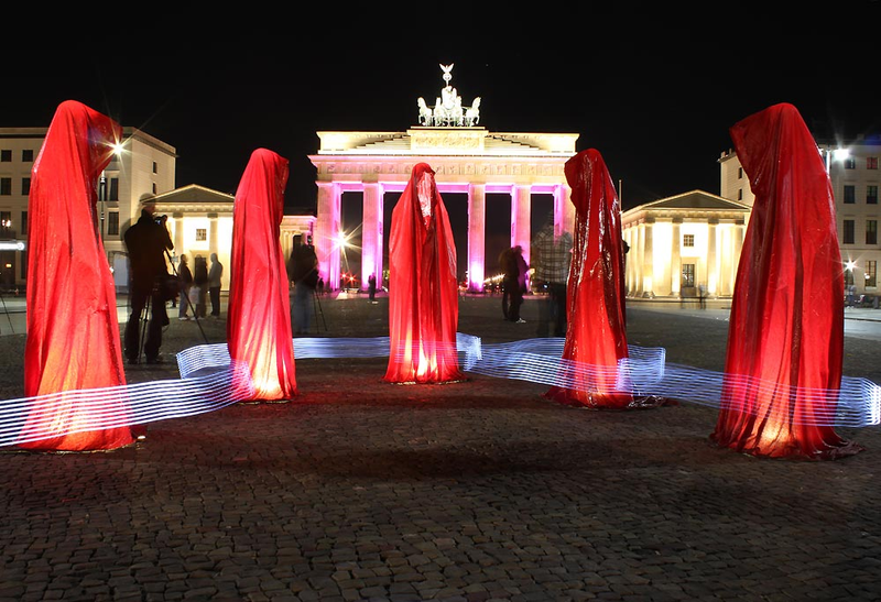 Illustration for article titled Light Paintings That Make the Real World Look like Tron